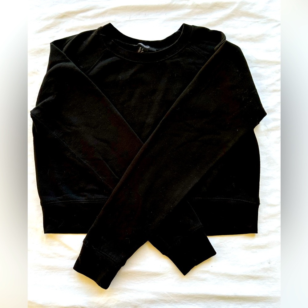 🟣 Forever 21 Black Sweatshirt